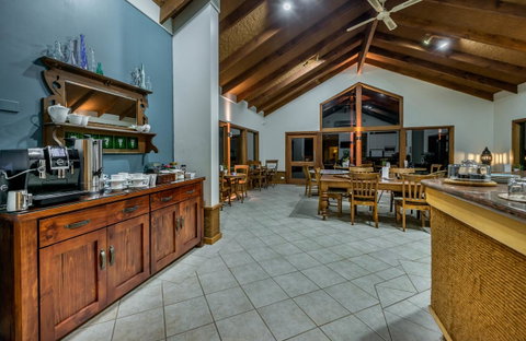 Chimes Spa Retreat - Accommodation Gladstone 5
