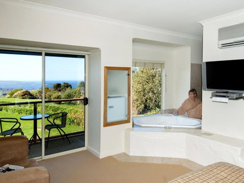 Chimes Spa Retreat - Accommodation Gladstone 38