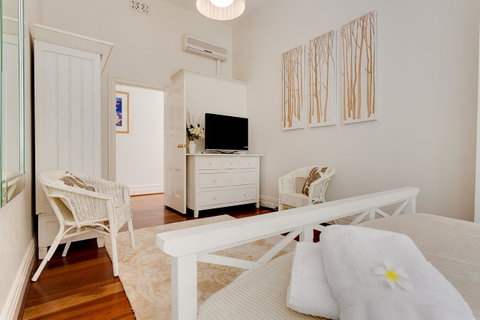 Cottesloe Beach House I - Accommodation Gladstone 13