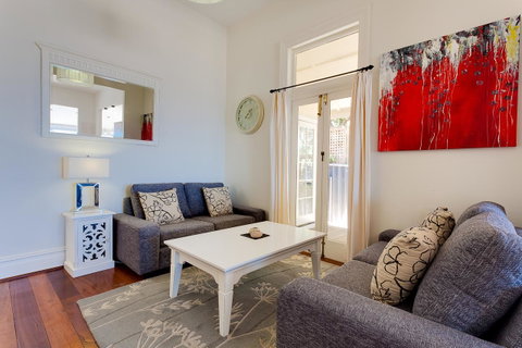 Cottesloe Beach House I - Accommodation Gladstone 10