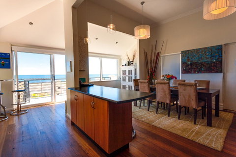 Cottesloe Beach House I - Accommodation Gladstone 12