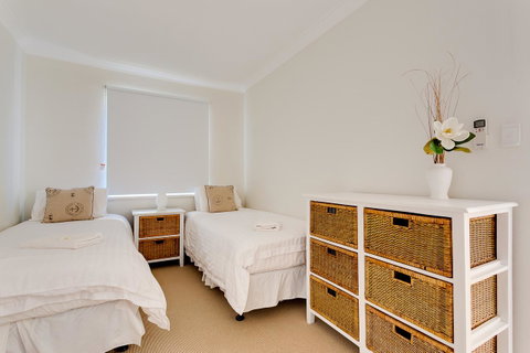 Cottesloe Beach House I - Accommodation Gladstone 9