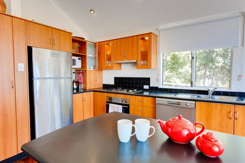 Cottesloe Beach House I - Accommodation Gladstone 6