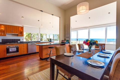 Cottesloe Beach House I - Accommodation Gladstone 3