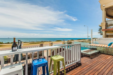 Cottesloe Beach House I - Accommodation Gladstone 11