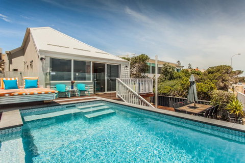 Cottesloe Beach House I - Accommodation Gladstone 0