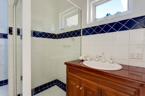 Cottesloe Beach House I - Accommodation Gladstone 16