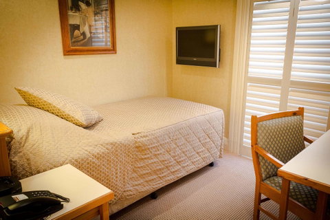 European Hotel - Accommodation Gladstone 34
