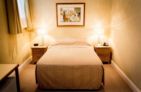 European Hotel - Accommodation Gladstone 35