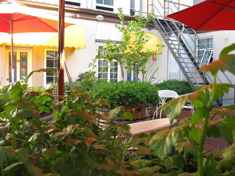 European Hotel - Accommodation Gladstone 9