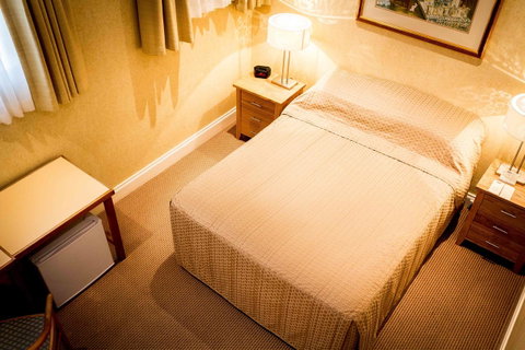 European Hotel - Accommodation Gladstone 28