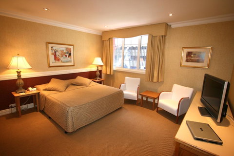 European Hotel - Accommodation Gladstone 2