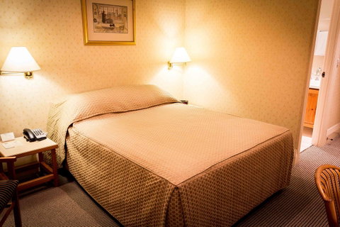 European Hotel - Accommodation Gladstone 32