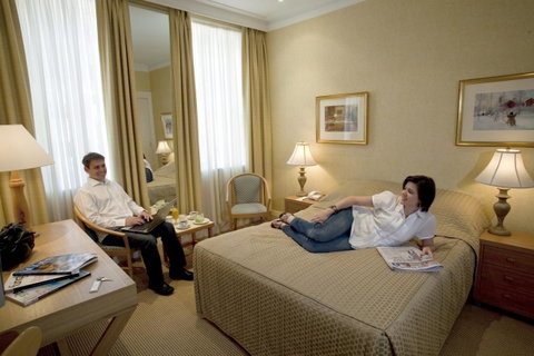 European Hotel - Accommodation Gladstone 8