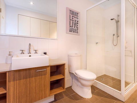 Home Apartment - Perth City Centre - Free WiFi - Accommodation Gladstone 3