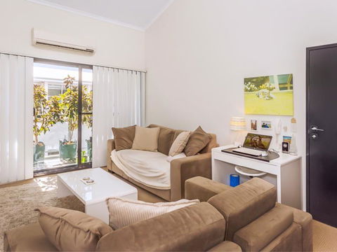 Home Apartment - Perth City Centre - Free WiFi - Accommodation Gladstone 0
