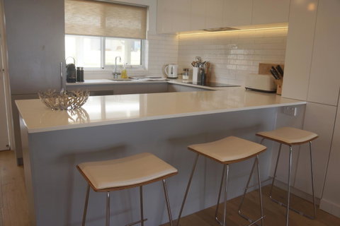 Cottesloe Beachfront Ocean View Apartment - Accommodation Gladstone 13