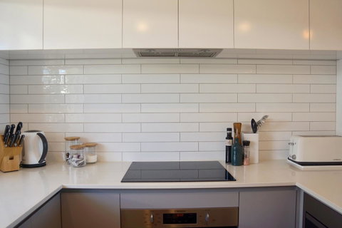 Cottesloe Beachfront Ocean View Apartment - Accommodation Gladstone 11