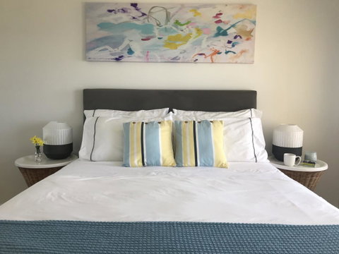 Cottesloe Beachfront Ocean View Apartment - Accommodation Gladstone 3