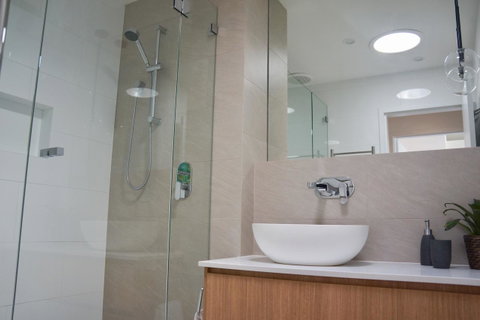 Cottesloe Beachfront Ocean View Apartment - Accommodation Gladstone 15