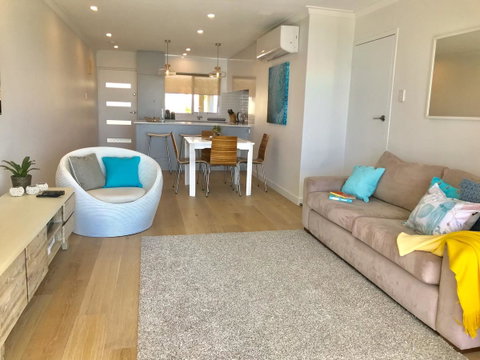 Cottesloe Beachfront Ocean View Apartment - Accommodation Gladstone 7