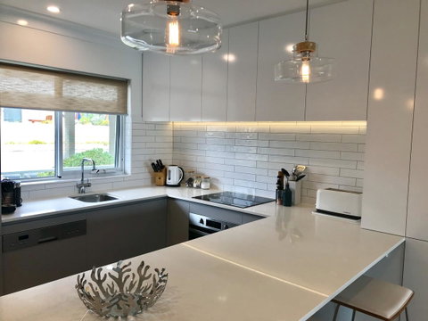 Cottesloe Beachfront Ocean View Apartment - Accommodation Gladstone 12