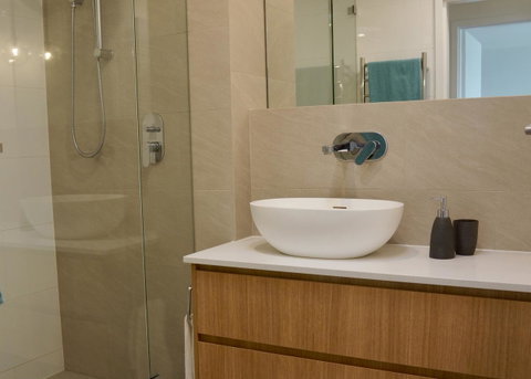 Cottesloe Beachfront Ocean View Apartment - Accommodation Gladstone 17