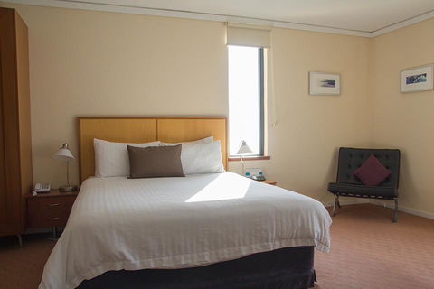 Ocean Beach Hotel - Accommodation Gladstone 1