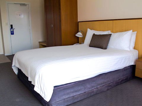 Ocean Beach Hotel - Accommodation Gladstone 2