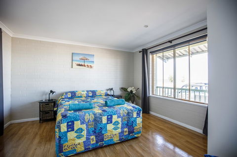 Shark Bay Seafront Apartments - Accommodation Gladstone 31
