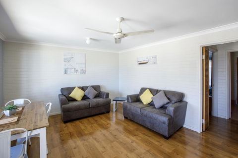 Shark Bay Seafront Apartments - Accommodation Gladstone 14