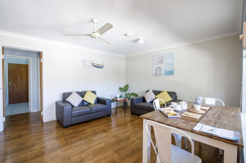 Shark Bay Seafront Apartments - Accommodation Gladstone 41