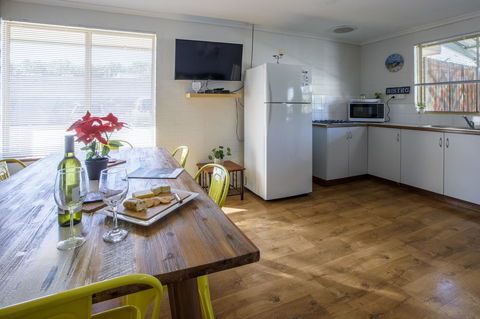 Shark Bay Seafront Apartments - Accommodation Gladstone 37