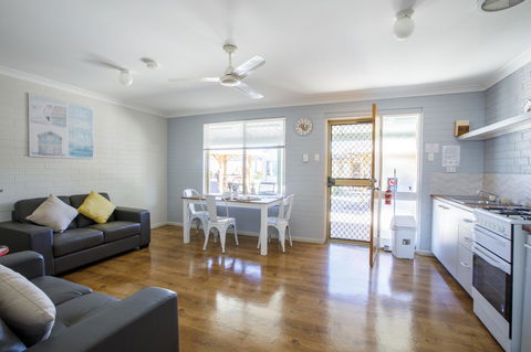Shark Bay Seafront Apartments - Accommodation Gladstone 12