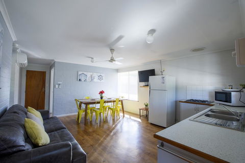 Shark Bay Seafront Apartments - Accommodation Gladstone 39