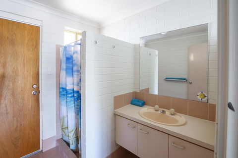 Shark Bay Seafront Apartments - Accommodation Gladstone 13