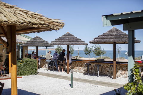 Shark Bay Seafront Apartments - Accommodation Gladstone 6