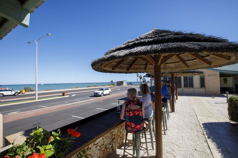 Shark Bay Seafront Apartments - Accommodation Gladstone 38