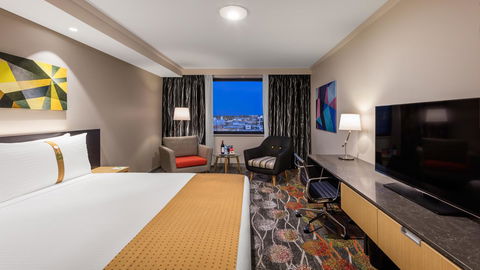 Holiday Inn Perth City Centre, An IHG Hotel - Accommodation Gladstone 2