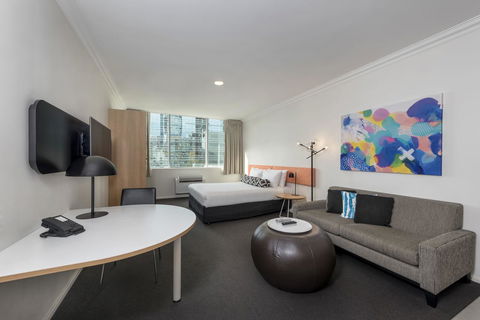 Oaks Perth Hotel - Accommodation Gladstone 0