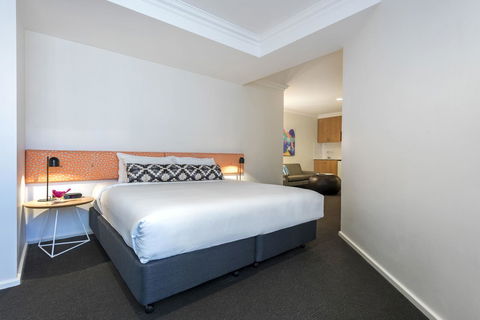 Oaks Perth Hotel - Accommodation Gladstone 2
