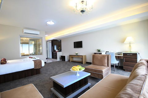 Swan River Hotel - Accommodation Gladstone 41