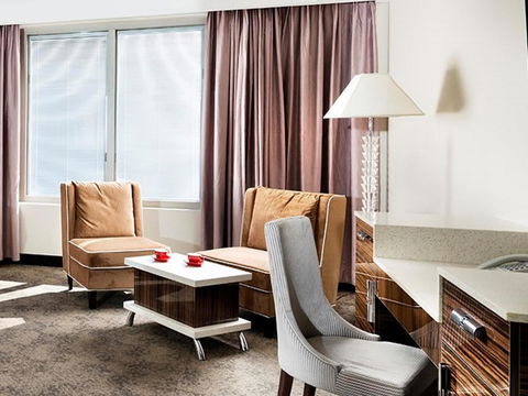 Swan River Hotel - Accommodation Gladstone 23