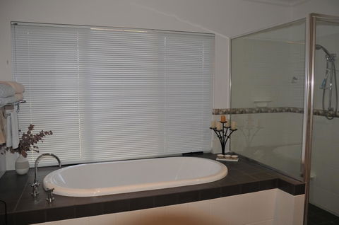 Glenelg On King Bed & Breakfast - Accommodation Gladstone 26