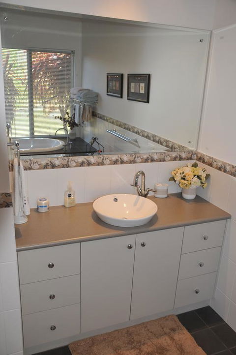 Glenelg On King Bed & Breakfast - Accommodation Gladstone 25