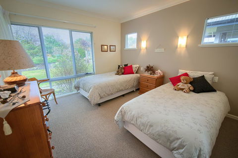 Glenelg On King Bed & Breakfast - Accommodation Gladstone 4
