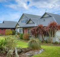 Glenelg on King Bed  Breakfast - Accommodation Gladstone