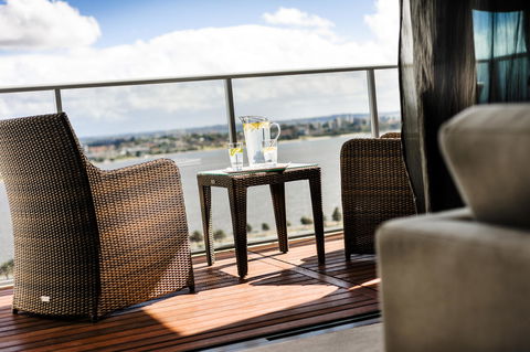 Fraser Suites Perth - Accommodation Gladstone 7