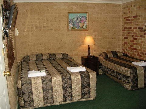 Travellers Rest Motel - Accommodation Gladstone 11
