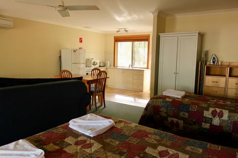 Travellers Rest Motel - Accommodation Gladstone 14